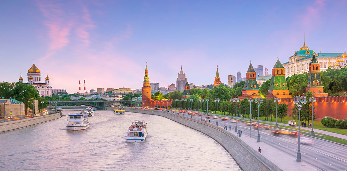 Весна в Москве. Экскурсии по Москве. Фотообои панорамный вид Москвы. Кремль Москва июль.